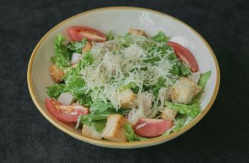 Салат «Цезарь» с курицей 