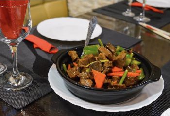 Говядина с побегами чеснока (136)