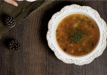 Пряный суп с олениной