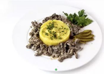 Бефстроганов из говядины с грибами со сметаной