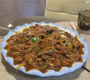 Говядина с луком в соевом соусе (130)