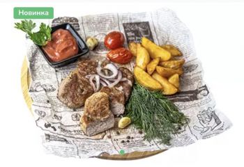 Стейк из свинины с картофельными дольками