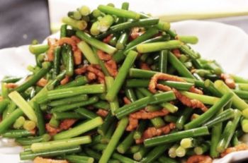 Побеги чеснока с мясом (66)