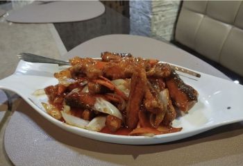 Кета с луком в соевом соусе (159)