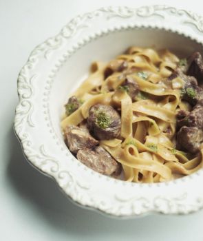 Телячьи щечки с феттучини