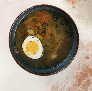 Бульон с яйцом