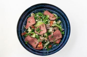 Салат с ростбифом