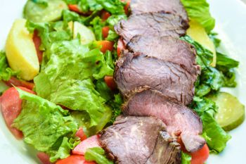 Салат с ростбифом